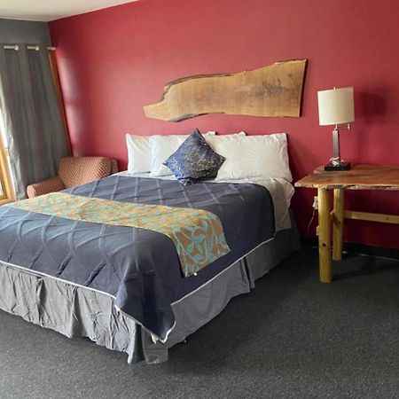 Tri-State Wood Inn Dickeyville Bagian luar foto