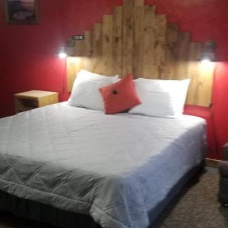 Tri-State Wood Inn Dickeyville Bagian luar foto