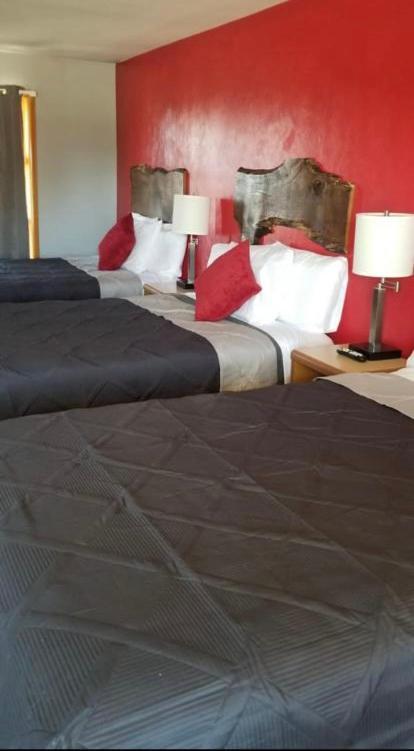 Tri-State Wood Inn Dickeyville Bagian luar foto