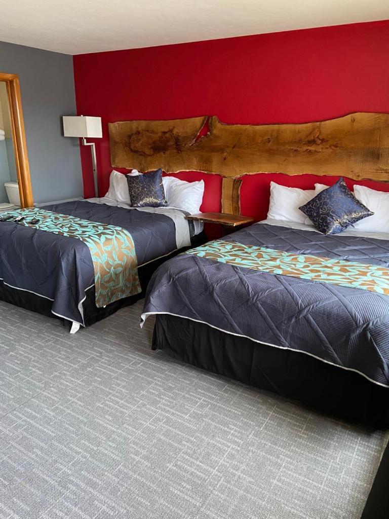 Tri-State Wood Inn Dickeyville Bagian luar foto