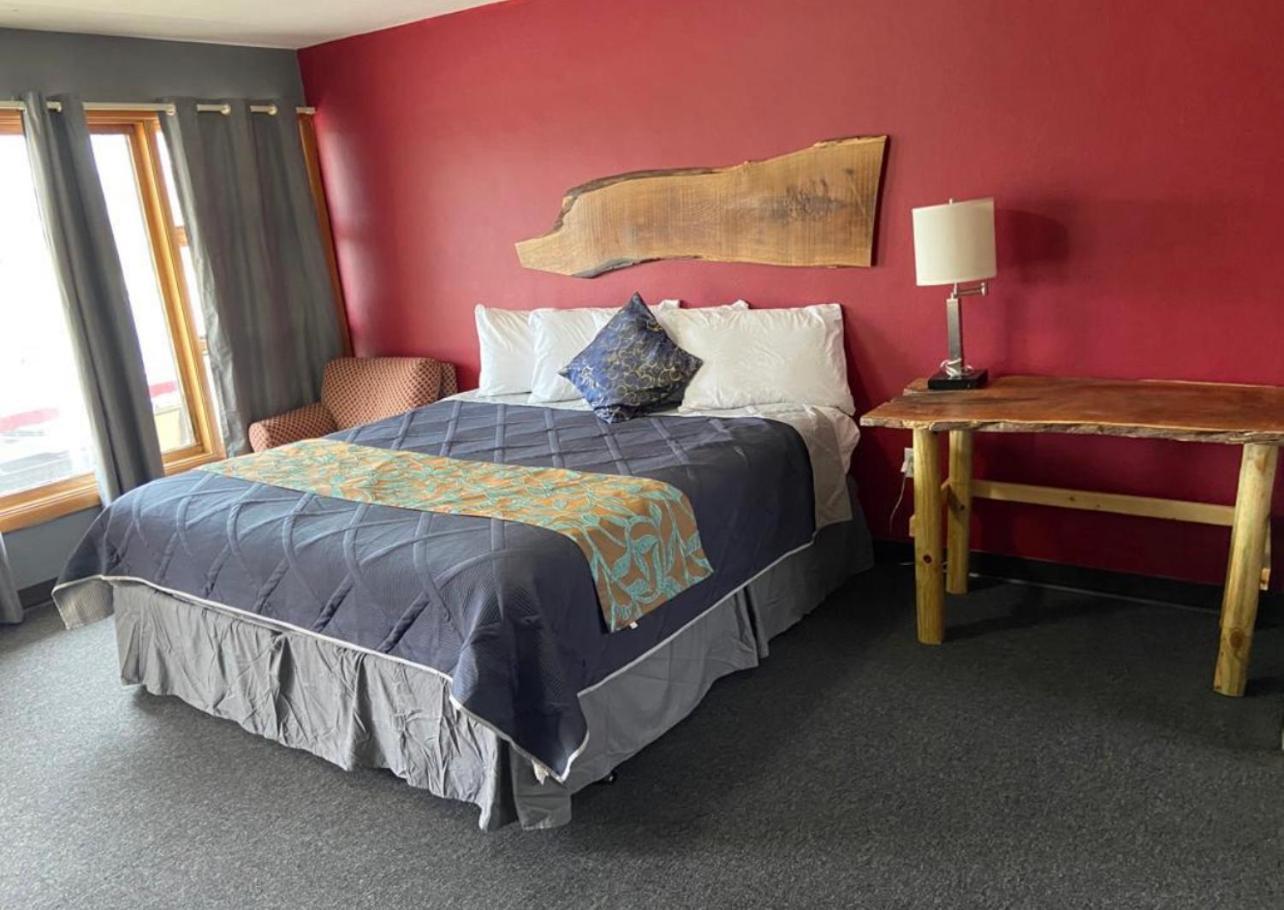 Tri-State Wood Inn Dickeyville Bagian luar foto